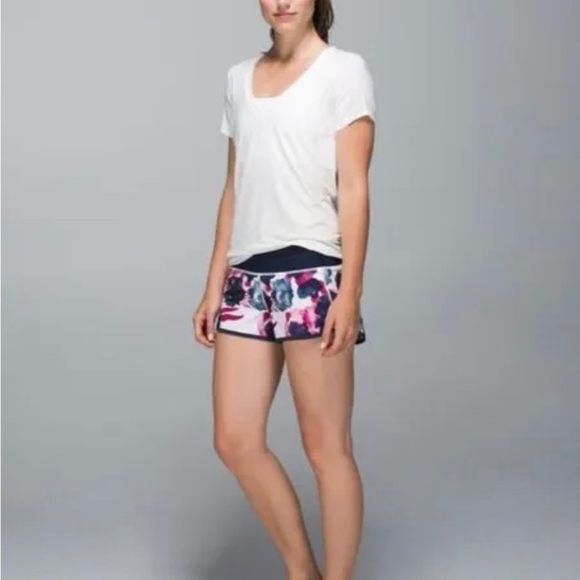 LULULEMON run: speed short *4-way
Stretch inky floral ghost inkwell bumble berry - Picture 3 of 12